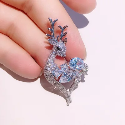 Christmas reindeer Holiday brooch pin — product image 1