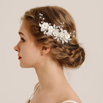 White flowers with pearls bridal hair comb — product image 1