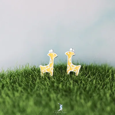 Cute giraffe silver animal stud earrings — product image 1