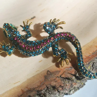 Rhinestone lizard fashion brooch pin — product image 1