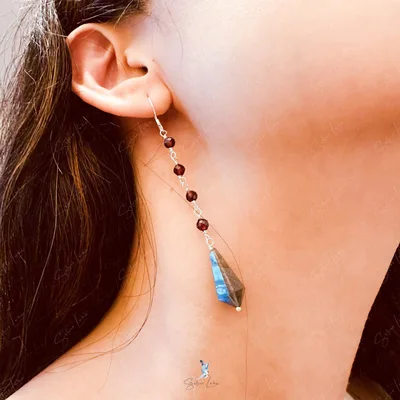Diamond shape Labradorite and red garnet handmade earrings — product image 1