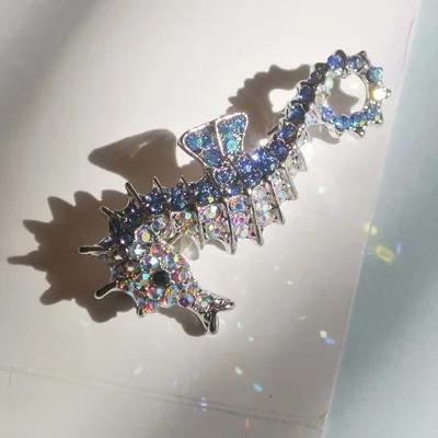 Rhinestone seahorse fashion brooch pin — product image 1